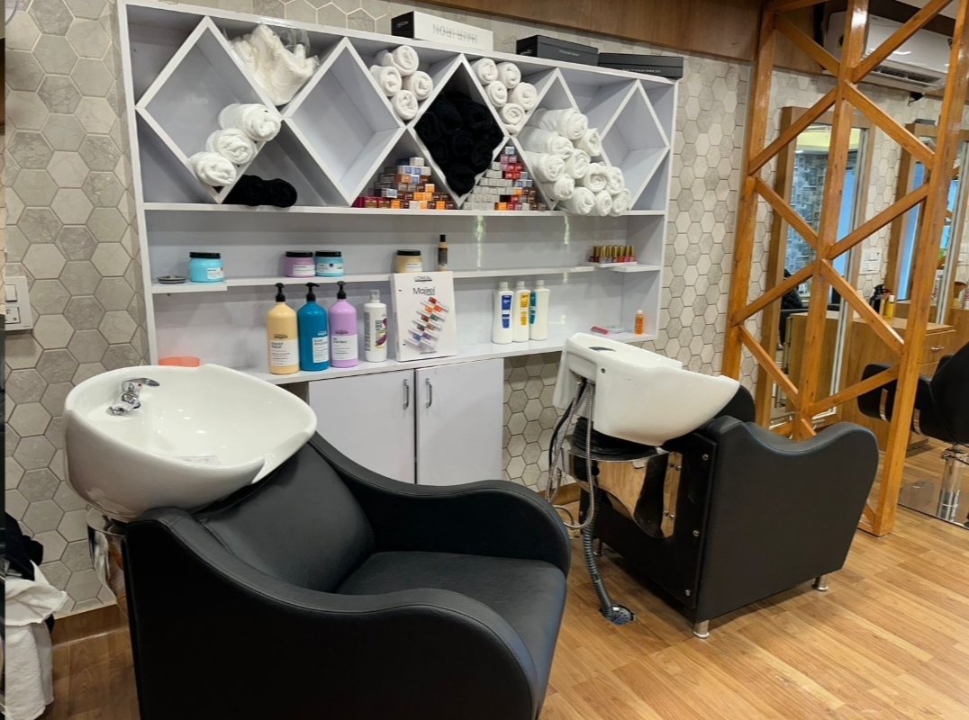 Hair wash station